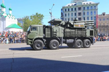 Rusya Moskova. 9 Nisan 2014 üzerinde zafer geçidi. Geçit töreni fazla 11.000 askerlik, askeri teçhizat 151 birimleri ve uçak sayısı tarafından katıldı ve helikopter 69 - büyük zafer 69 yıldönümü onuruna yapıldı..