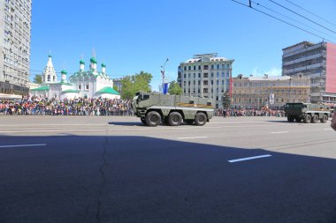 Rusya Moskova. 9 Nisan 2014 üzerinde zafer geçidi. Geçit töreni fazla 11.000 askerlik, askeri teçhizat 151 birimleri ve uçak sayısı tarafından katıldı ve helikopter 69 - büyük zafer 69 yıldönümü onuruna yapıldı..