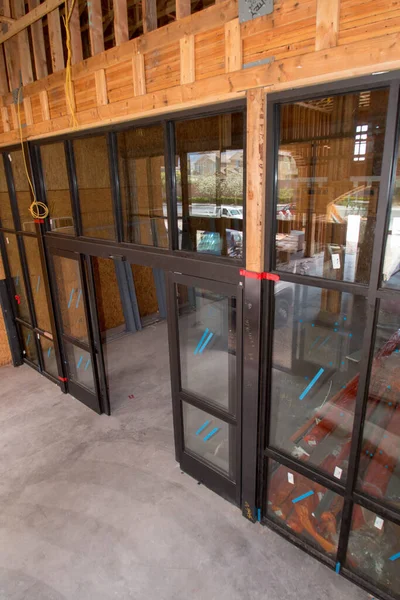 Storefront Style Schuifdeur Glas Lumber Structurele Framing — Stockfoto