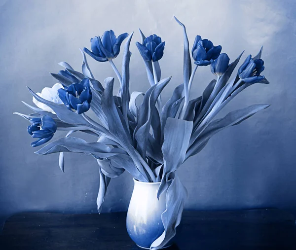 Vase with purple tulips — Stock Photo, Image