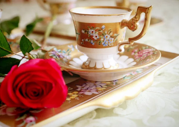 Rosa Roja Romántica Taza Café Antiguo Con Platillo Plato Surtido — Foto de Stock