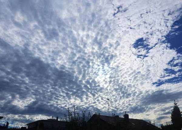 Clima Tormentoso Verano Impresionante Paisaje Nublado Con Fuerte Viento Cielo — Foto de Stock