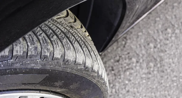 Worn Out and Damaged Car Tire. — Stock Photo, Image