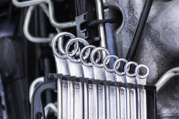 Close up on Tools in Car Engine Bay — Stock Photo, Image