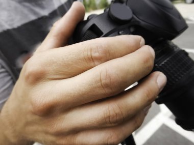 Dijital kamera kullanarak insan el adam yakın