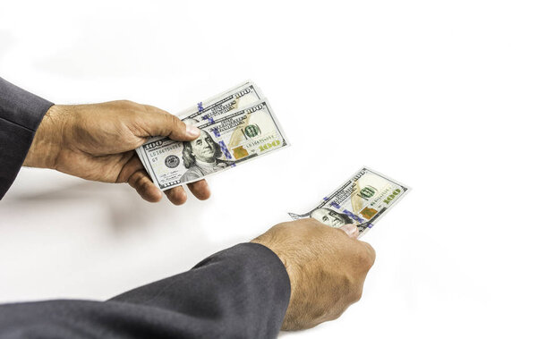 Человек с долларовой купюрой или банкнотой
.