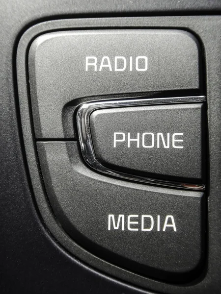 Radio telefoon media bedieningsknoppen in auto — Stockfoto