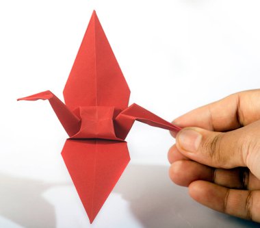 Origami Turnası beyaz arka planda izole edildi