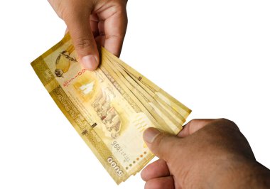 Ticari işlemler için yirmibeş bin (beş bin banknot) bir partiden diğerine, izole edilmiş beyaz arka plan, kavramsal fotoğrafçılık. 