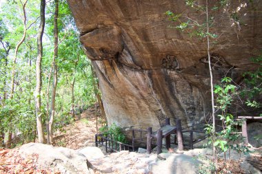 Cliff taş Op Luang Milli Parkı, Chiang Mai, Tayland at üzerinde Antik resim sergisi