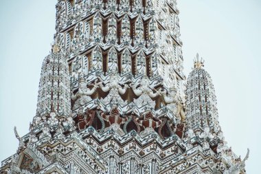 Pagoda Wat Arun Ratchawararam Ratchaworamahawihan veya Wat Jaeng, Bangkok, Tayland at. Budizm tapınağında tarihi şehrin güzeli.
