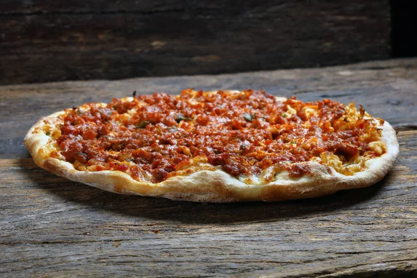 Lezzetli kızartma pizza yemek