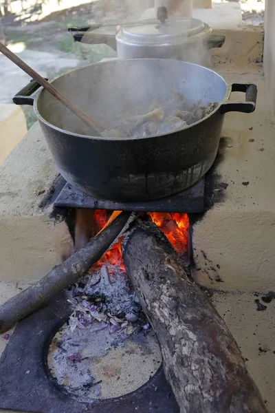 Tipik kırsal evde Brezilya iç ahşap soba