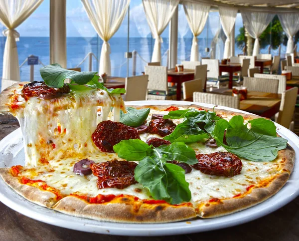 Pizza Dried Tomatoes Rucula Mozzarella Pizzeria Overlooking Sea — Stock Photo, Image
