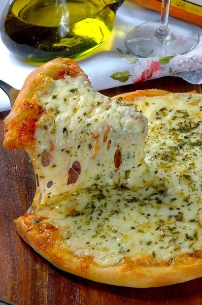 Pizzascheiben Geschmolzener Käse — Stockfoto