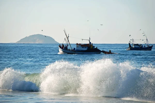 Bateau Pêche Sur Plage Copacabana Rio Janeiro — Photo