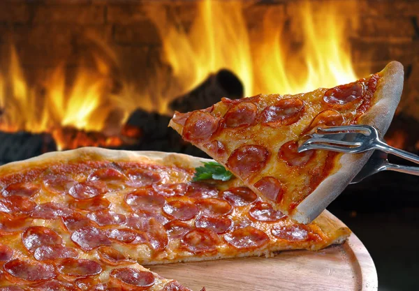 Bir Dilim Pepperoni Pizza — Stok fotoğraf