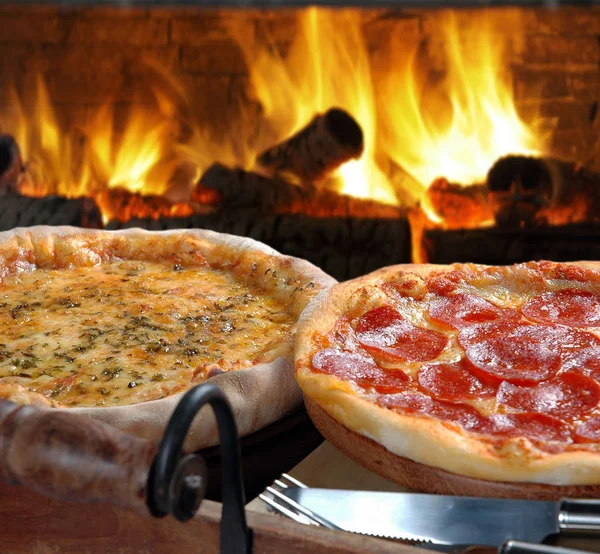 Πίτσα Πεπερόνι Και Τυρί — Φωτογραφία Αρχείου