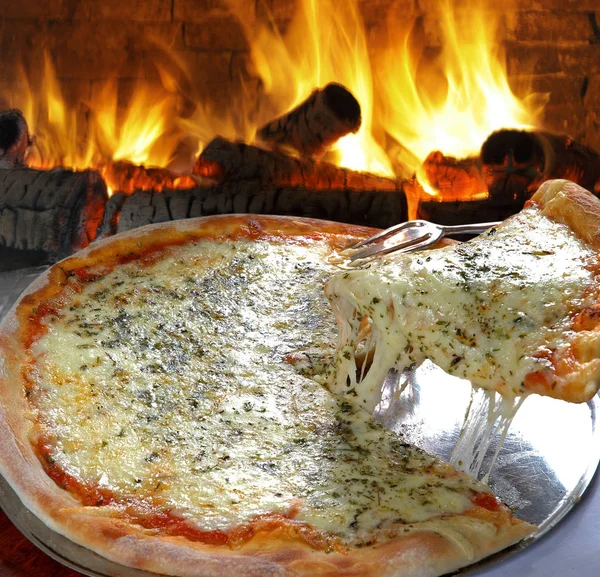 Pizza Mozzarella Avec Tranche Fondue — Photo