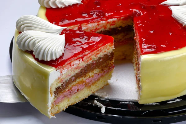 Chocolate Strawberry Whipped Cream Cake — Stock Photo, Image