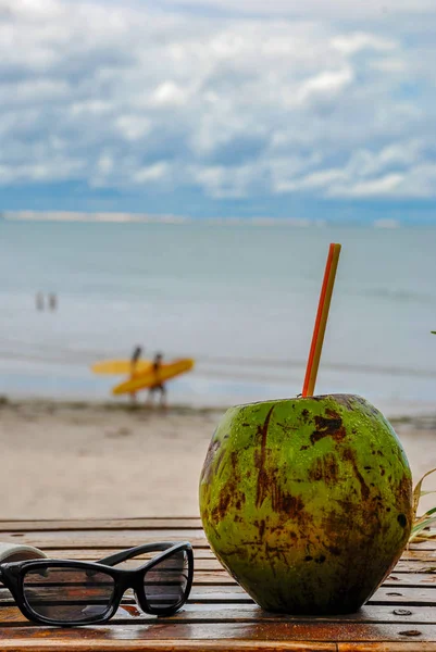 Grüne Kokosnuss Auf Der Palme — Stockfoto