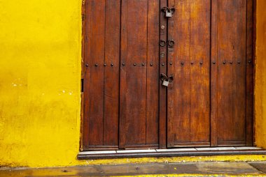 Cartagena Kolombiya eski ahşap kapı