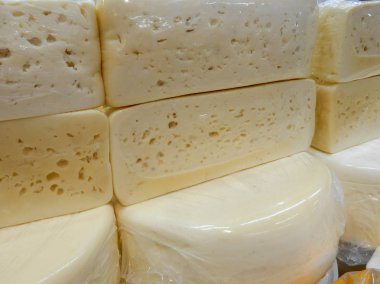 Canastra peynir bir mağaza merkezi pazar Belo Horizonte, Minas Gerais, Brezilya için raf.