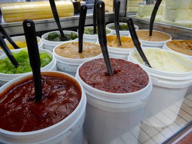 Tatlı krem süt, guava şeker, Merkez Pazar vitrin içinde Belo Horizonte Minas Gerais incir şeker          