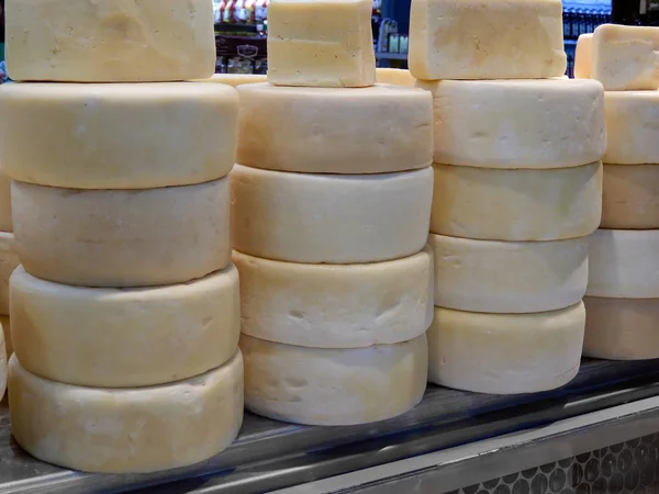 Formaggio Canastra Sullo Scaffale Negozio Nel Mercato Centrale Belo Horizonte — Foto Stock