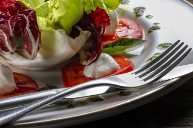 Salata, marul, domates menü