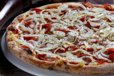 Pizza biberli zeytin yağı ile