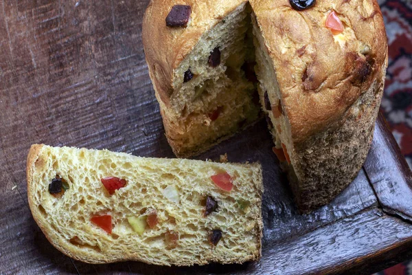 Panettone Mit Getrockneten Früchten — Stockfoto