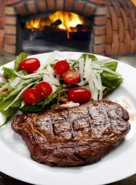 Sebzeli biftek ve pilav.