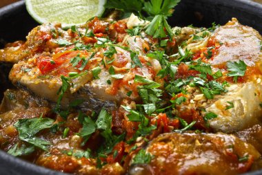 Moqueca balığı ve karides, geleneksel Brezilya mutfağı.