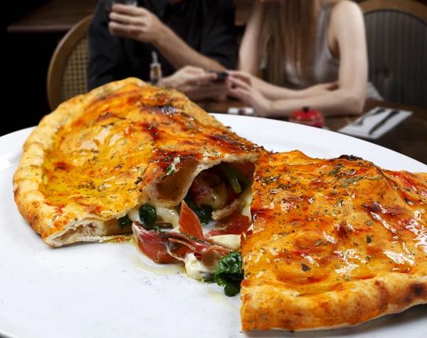 Deliciosa Pizza Calzone Food — Fotografia de Stock