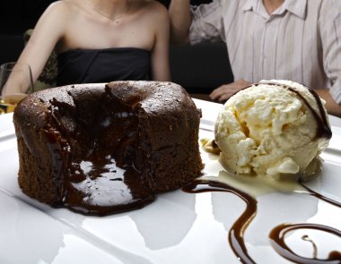 Çikolata fondant lav keki, küçük gateau.