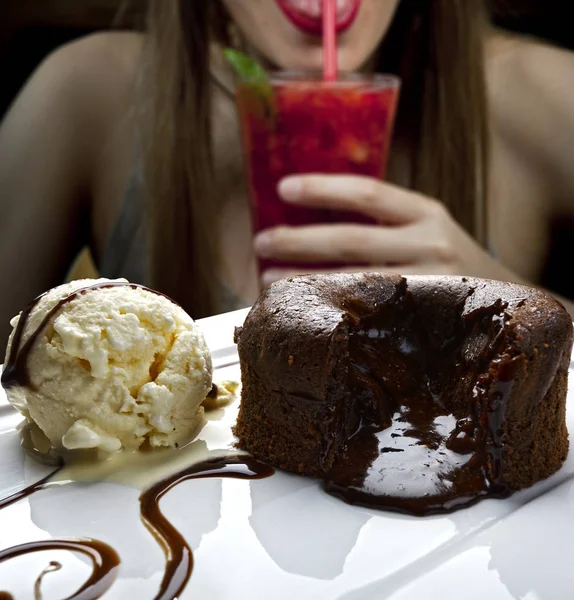 초콜릿 과다진 케이크 — 스톡 사진