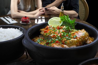 Moqueca balığı ve karides, geleneksel Brezilya mutfağı.