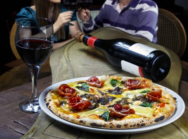 Cena Con Vino Pizza — Foto Stock
