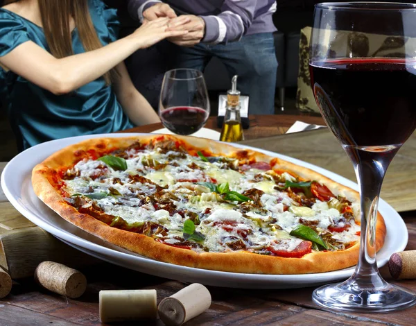 Cena Con Vino Pizza — Foto Stock