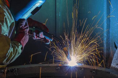 Kaynakçı kamyonun metal parça satış