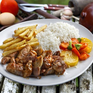 domuz eti pilav ve patates ile