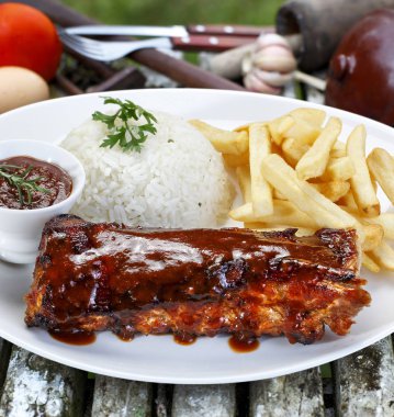 Izgara soslu pirzola.