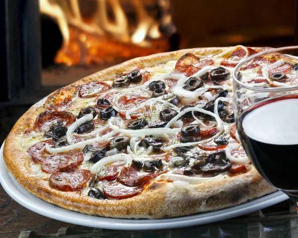 Pizza Pepperoni Vino Tinto — Foto de Stock
