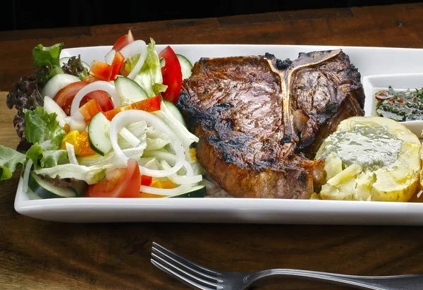 Bife Osso Com Salada Batata Legumes — Fotografia de Stock