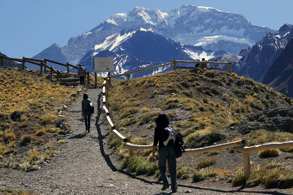 960 でアメリカ大陸の最高峰 アコンカグア アルゼンチンのメンドーサでアンデス山脈に位置する山地 — ストック写真
