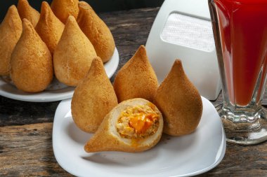 Brezilya Aperatif coxinha, kurutulmuş et kaşar peyniri ile