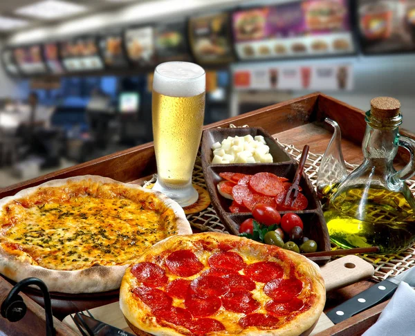 Pizza Fast Food Beer — Stock Photo, Image