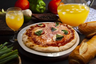 Pizza Margherita yapılan ile domates, Mozzarella