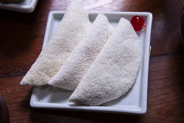 Beiju of tapioca, cassava-based dish typical of the northeastern — Stock Photo, Image